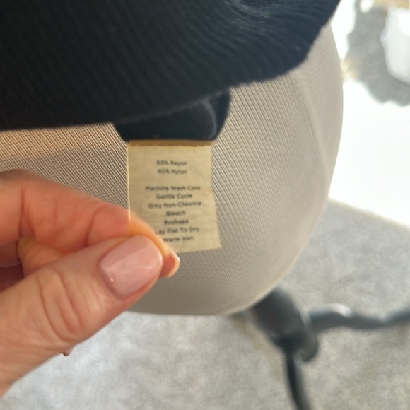 Talbots Scoop neck, 3/4 Raglan Sleeve Black Sweater, Medium, EUC - Picture 7 of 7